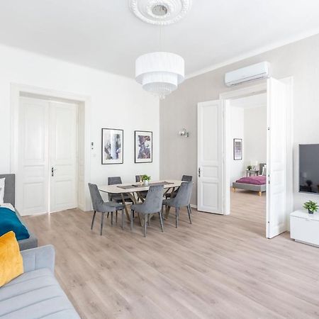 Exclusive Downtown Apartment In The Heart Of Budapest Ngoại thất bức ảnh