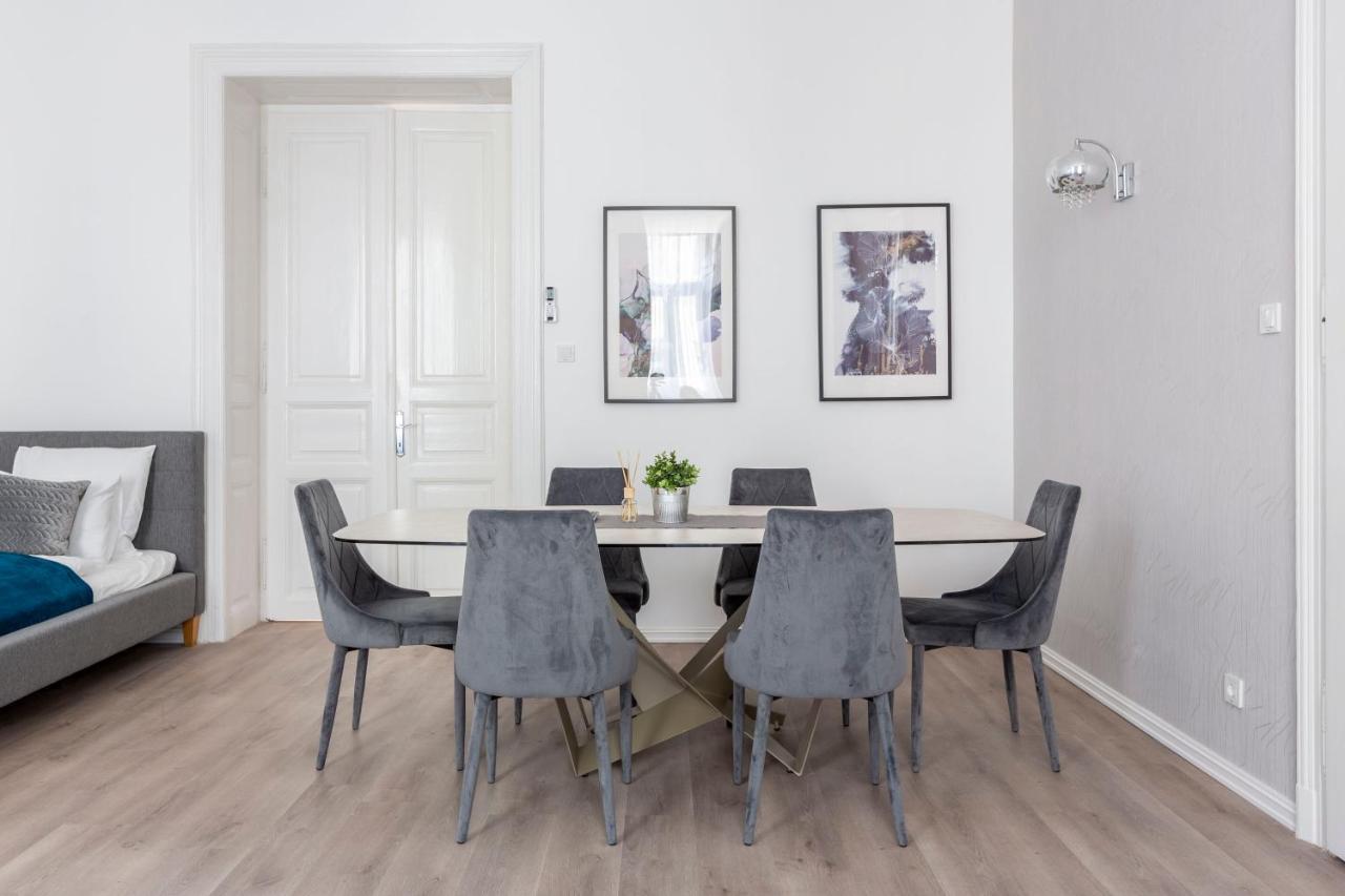 Exclusive Downtown Apartment In The Heart Of Budapest Ngoại thất bức ảnh