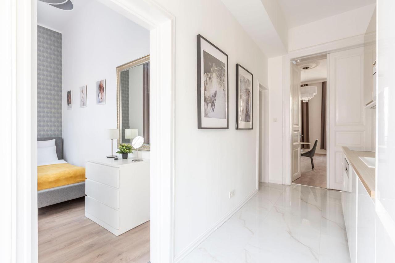 Exclusive Downtown Apartment In The Heart Of Budapest Ngoại thất bức ảnh