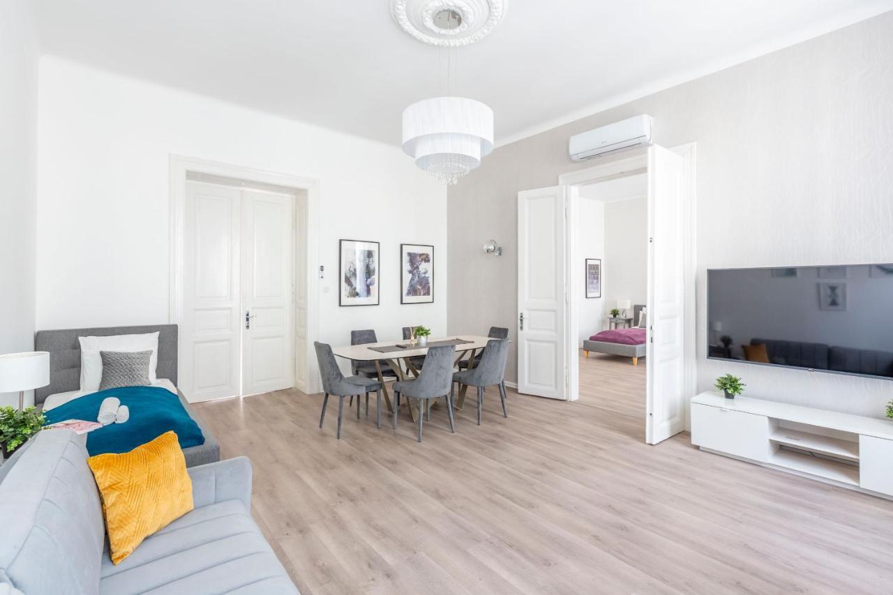Exclusive Downtown Apartment In The Heart Of Budapest Ngoại thất bức ảnh