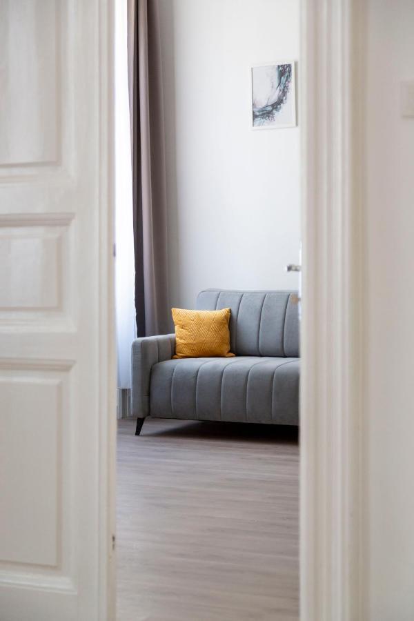 Exclusive Downtown Apartment In The Heart Of Budapest Ngoại thất bức ảnh